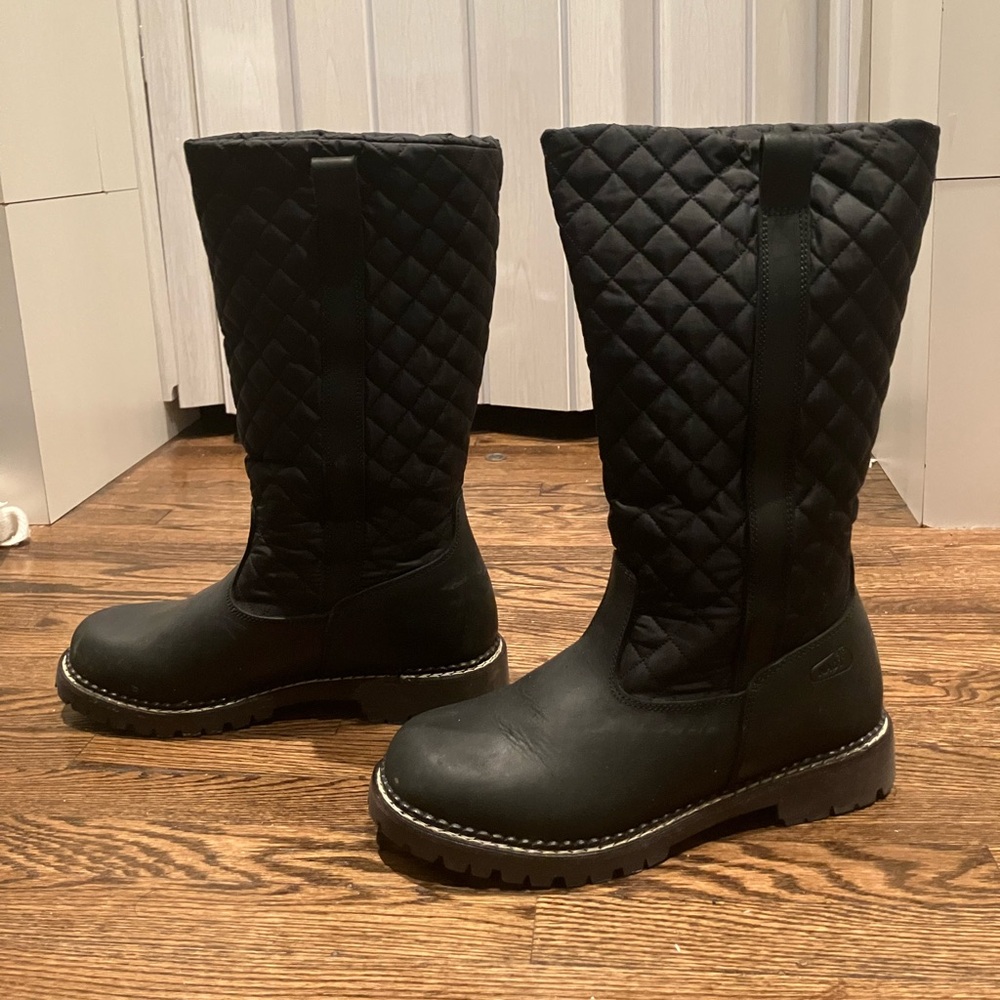 NAOT Fleece lined boots
Size 39
Equestrian look